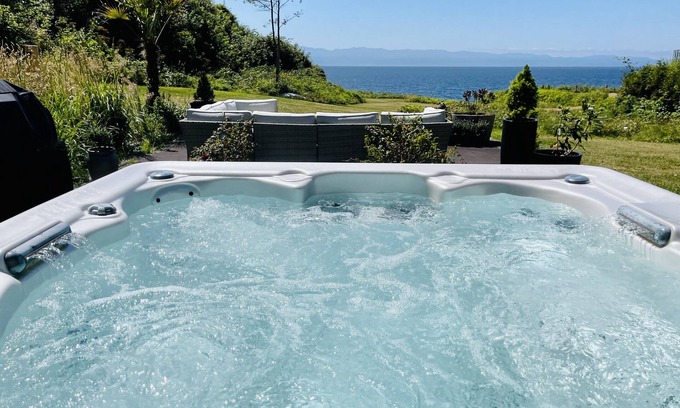 Juan de Fuca Electoral Area Haus | Points West Oceanfront Resort 2 Bed Suite