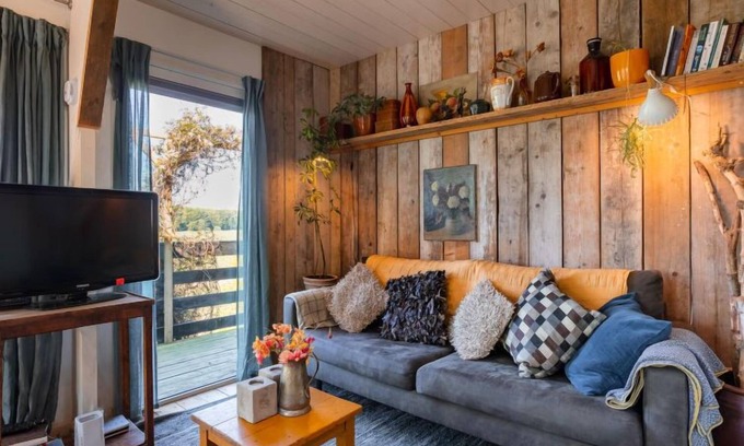 Zuid-Beijerland Haus | Polderzicht by Interhome