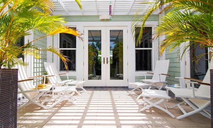 West Bay Haus | Pomegranate Cottage by Grand Cayman Villas & Condos
