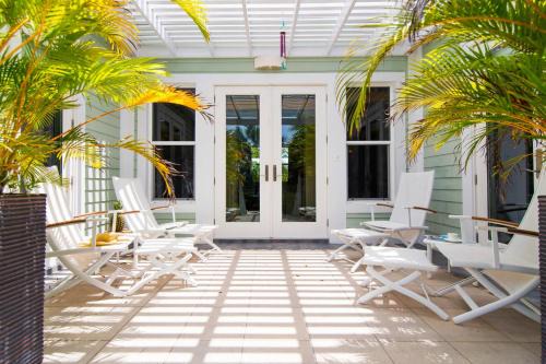 West Bay Haus | Pomegranate Cottage - Micro-Resort in West Bay