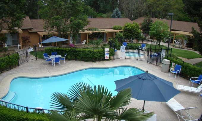 Paradise Hotel | Ponderosa Gardens Motel