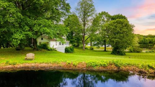 Hollowville Haus | Pondfront Gem Minutes from Hudson’s Best Shops Cafes The Stillwater House