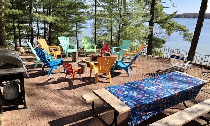 Interlochen Hütte | PONTOON NOW INCLUDED!! Waterfront Duck Lake Cottage Interlochen, Traverse City!