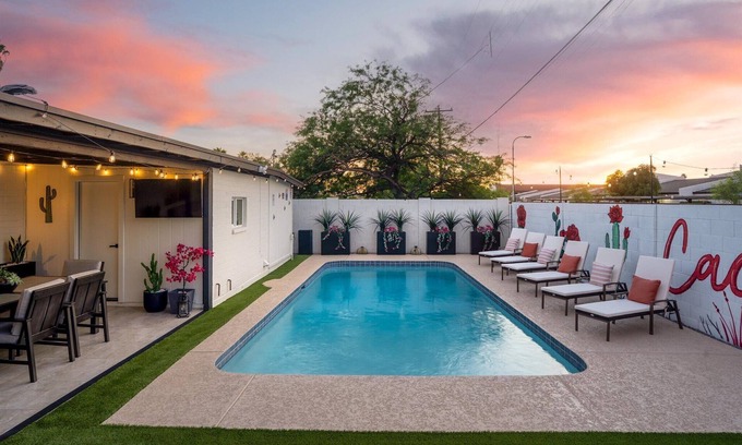 Tempe Haus | Pool, Hot Tub, Mini golf at Cactus Rose Retreat!