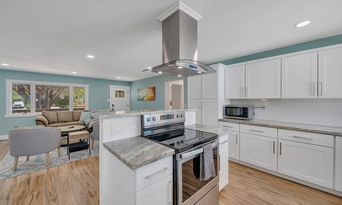 Reno Haus | POOL & SPA in Reno-Tahoe, family friendly- sleeps 10!