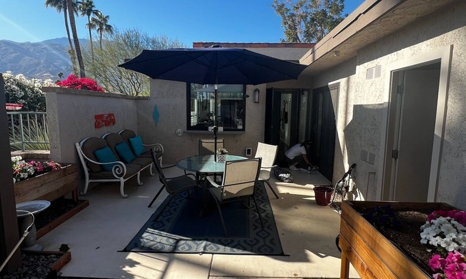 Sunrise Vista Chino Eigentumswohnung | SUMMER DISCOUNT- 2Bed/2Bath Condo near Downtown Palm Springs with Pools/Spas
