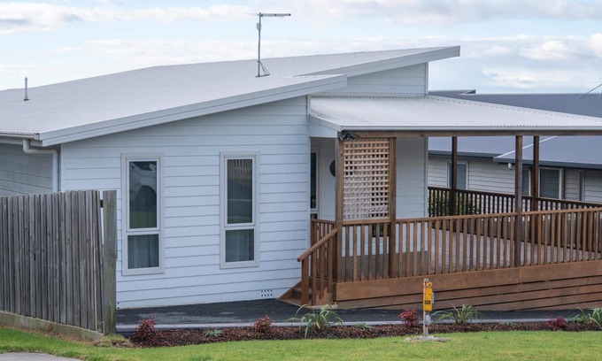 Bridport Haus | Port View Escape is a spacious 3 bedroom home, offering 2 bathrooms,...