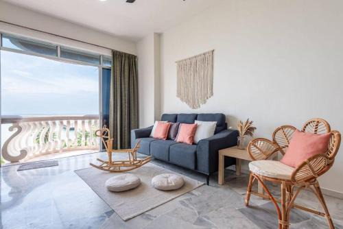 Taman Tanjung Wohnung | PortDickson Beachfront Home 10pax3BR 1MinToBeach