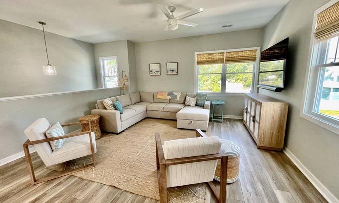 Issue Haus | Potomac Paradise - Water views within short walk to Colonial Beach, VA