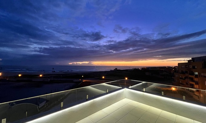 A Ver-o-Mar Wohnung | Povoa de Varzim-Sleeps4-Beachfront-Ac-Parking