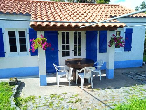 Caloura Haus | Prédio do Castelo