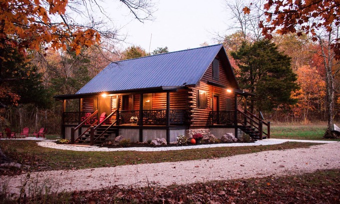 Eminence Kabine | Prairie Hollow Hideaway, gemütliches Blockhaus mit 3 Schlafzimmern, 1,6 km von Two Rivers entfernt