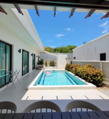 Wang Pong Villa | Pranatarn Pool Villa Coral Color