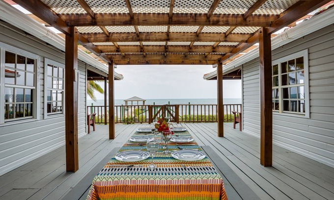 Surfside Haus | Praya-Beachfront-Family Vacation-Stunning Views