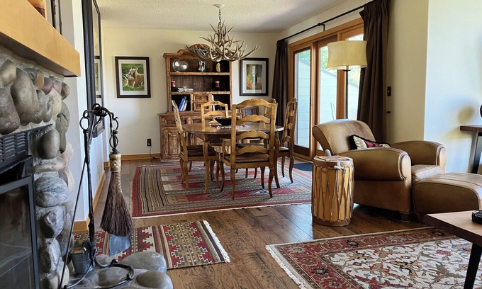 Moose Wilson Road Haus | Unbezahlbare Teton Views. In den Espen und Minuten vom Weltklasse-Skifahren entfernt!