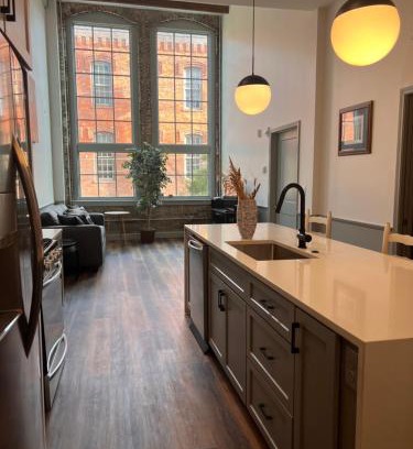 Central City Wohnung | Prime 2BR Condo Historic Morris Ave, Downtown Birmingham