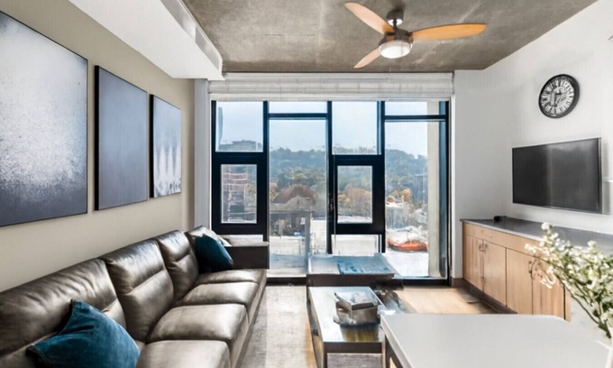 Five Points South Wohnung | Prime 2BR Stay | Five Points & Nightlife 7th