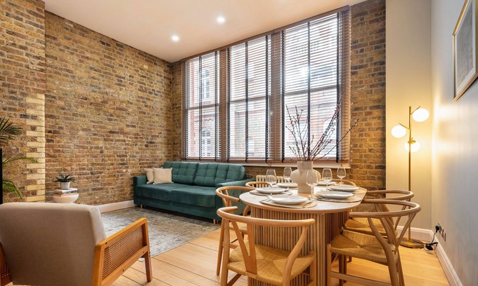 Soho Wohnung | Prime Covent Garden gem with Air-Con