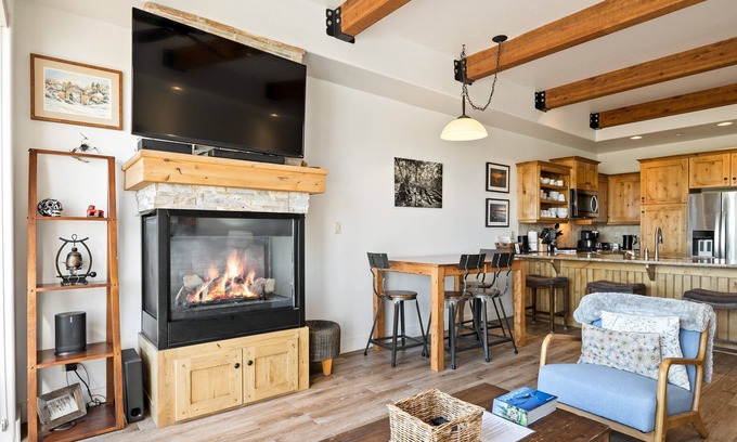 Kimball Junction Haus | Prime Park City Location, 10 min to Canyons Village, Full Kitchen, Private Hot Tub
