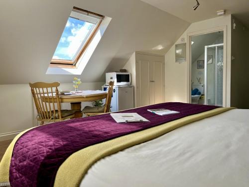 Stalbridge Bed & Breakfast | Priors Oak - A Cosy Studio with Countryside Views in Dorset