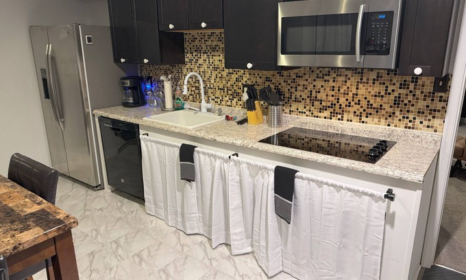 Severn Wohnung | Private 1BD Basement Apartment w. Gym