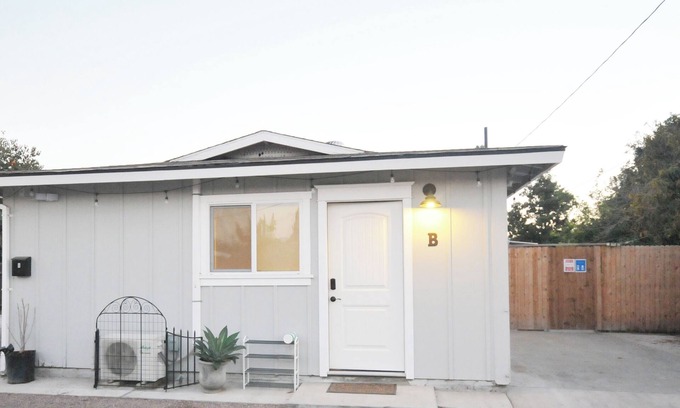 El Monte Haus | Private 2B1B Guest House in SGV Close to Los Angeles Attractions