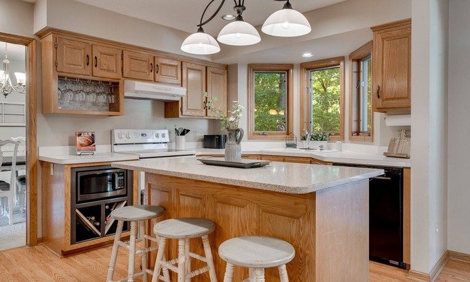 Blaine Haus | Private 4 BR Home with Wooded Backyard