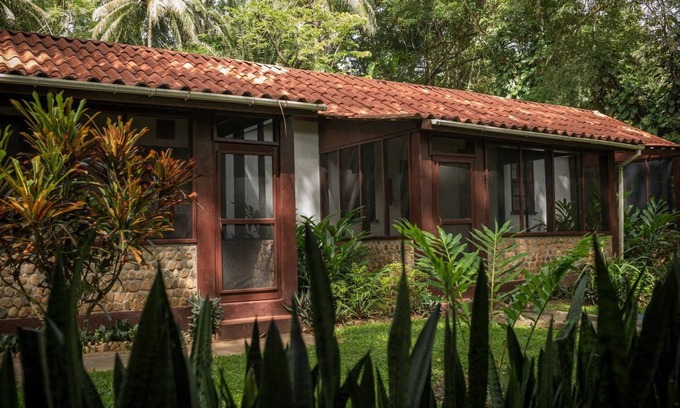 Negroman Resort | Private Air-Conditioned Casita w/ Screened Porch - Near Treehouse Bar