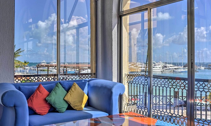 Puerto Juarez Wohnung | Private Balcony w/ Views: Oceanfront Cancun Condo!