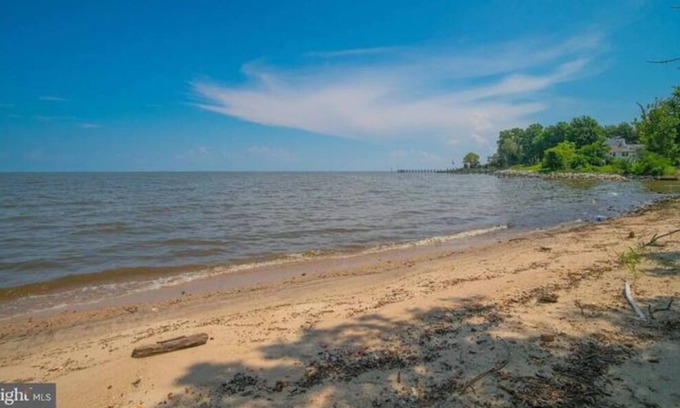 Tracys Landing Haus | Private Beach House in Tracy's Landing Maryland