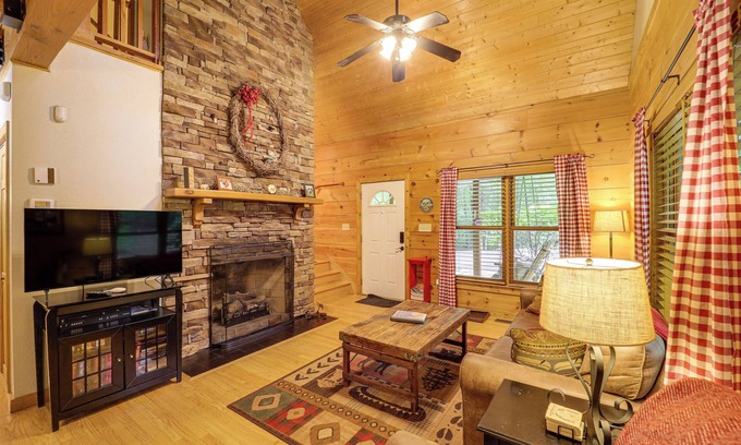 Deep Gap Kabine | NEU! Woodland Getaway w / Whirlpool - 11 Mi zu Boone!