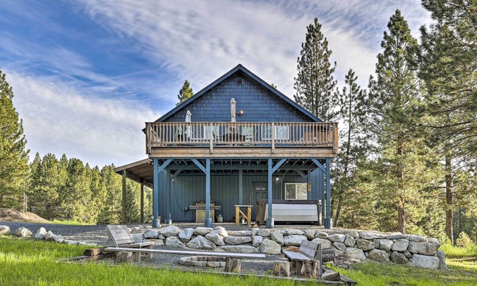 Cascade Kabine | Private Cascade Cabin with Hot Tub & Fire Pit!
