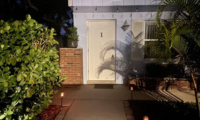 Snug Harbor Estates Wohnung | Private Cocoa Beach Bungalow, near ocean