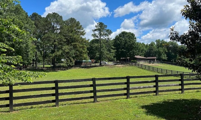 Berkeley Wohnung | Private Cottage on Horse Farm in Williamsburg!