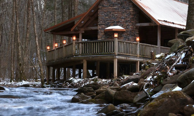 Huttonsville Kabine | Private creek cabin with hot tub nestled in the foothills of Cheat mountain