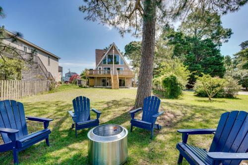Colington Harbour Haus | Private Dock and Beach Access Outer Banks Area Home