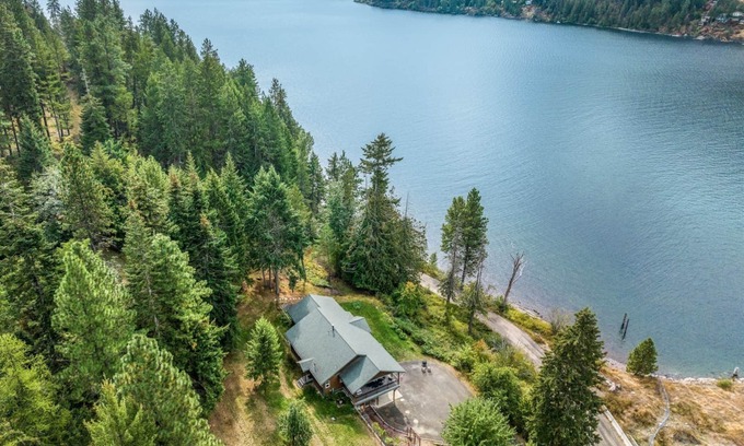 Sagle Haus | Private Family Home & Acreage on Garfield Bay