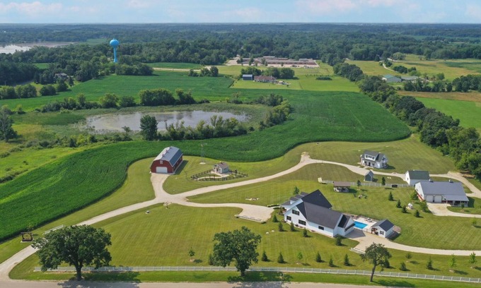 Village of Bloomfield Sonstige | Private Farmhouse with Saltwater Pool and Fire Pit. Great for groups!