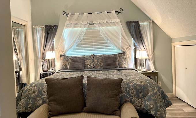 Inverness Haus | Privater Eingezäunter Pool Home / TierfreundlichGeräumig und komplett ausgestattet.