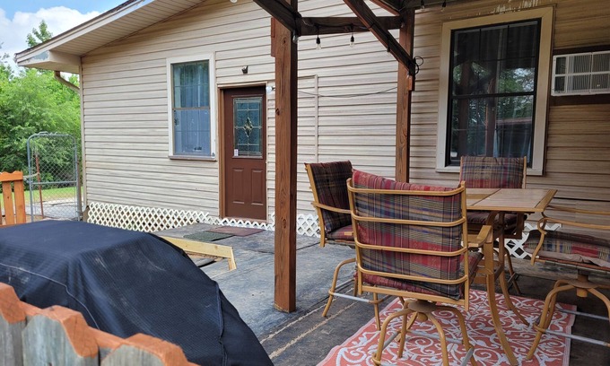 Gallant Wohnung | Private Hide-a-way Farmhouse Apartment. Pet Friendly & Horses!