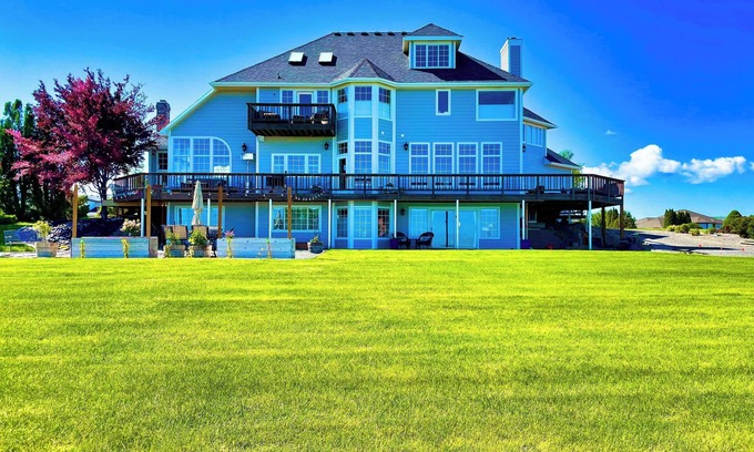 Tri-Cities Haus | Private Hilltop Luxury Estate with Breathtaking Views!