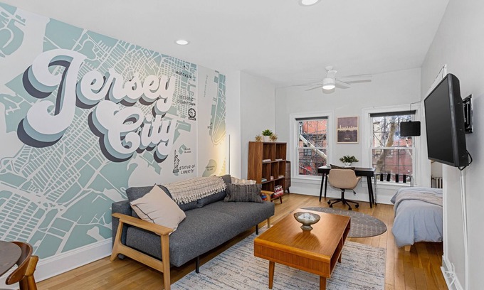 Harsimus Cove Haus | Private home 20 mins from NYC!