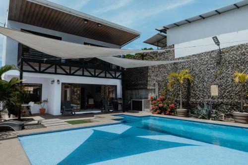 Jaco Haus | Private home with resort style swimming pool