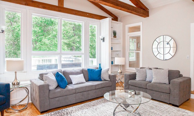 Conyers Haus | ✩ Geräumiges 6 BDR Conyers Haus ✩ 2 Meilen vom Georgia Horse Park Park Schlafmöglichkeiten für 20 ✩