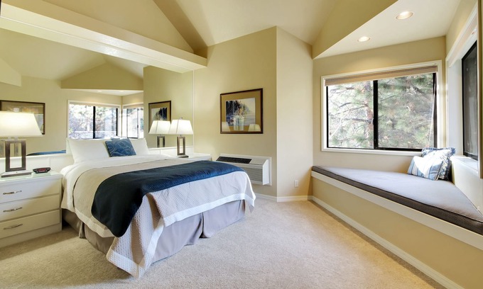 Century West Hotel | Private Suite im Hotelstil in Bend mit Zugang zum Fitnesscenter.