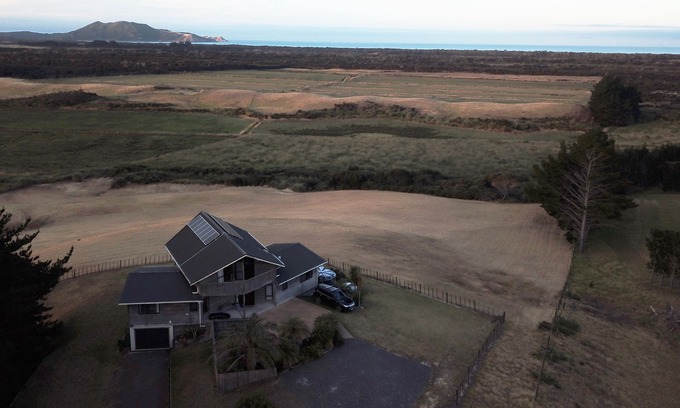 Waiharara Haus | Private House with Stunning Views