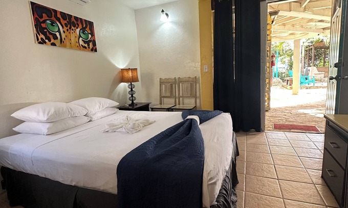 Hopkins Hotel | Dschungelzimmer - All Seasons Guest House