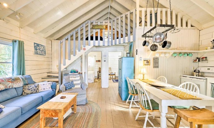 Poyntelle Haus | Private Lake Access and Canoes Pennsylvania Cottage