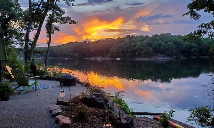 Bella Vista Wohnung | Lake front guest suite, near bike trails and Bentonville.
