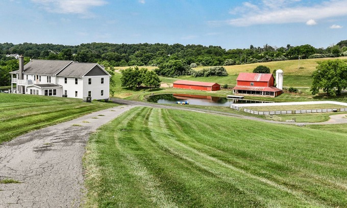 Paeonian Springs Haus | Trinity Farm Estate: Private Lake Retreat in the Heart of Loudoun County